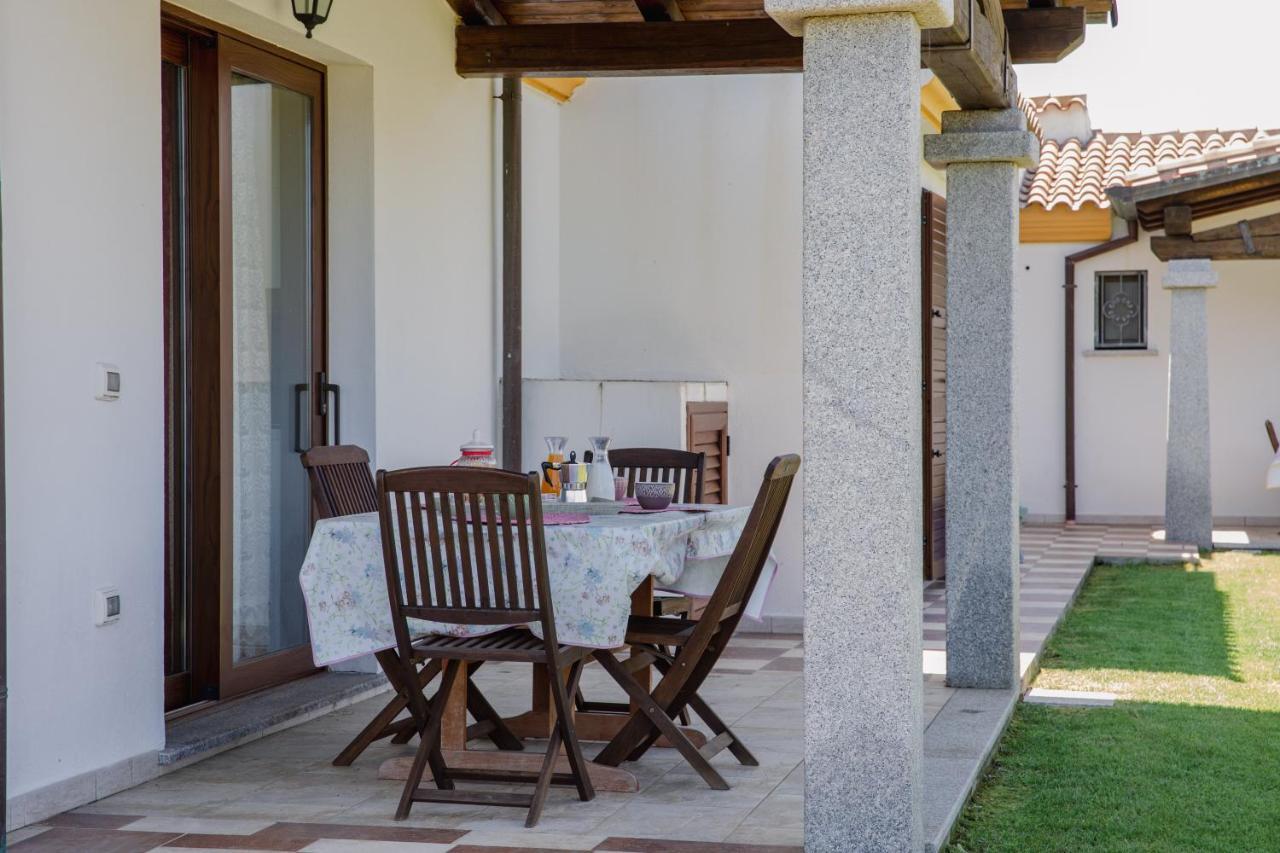 Le Residenze Di Baia Sant'Anna Tanaunella Exterior foto