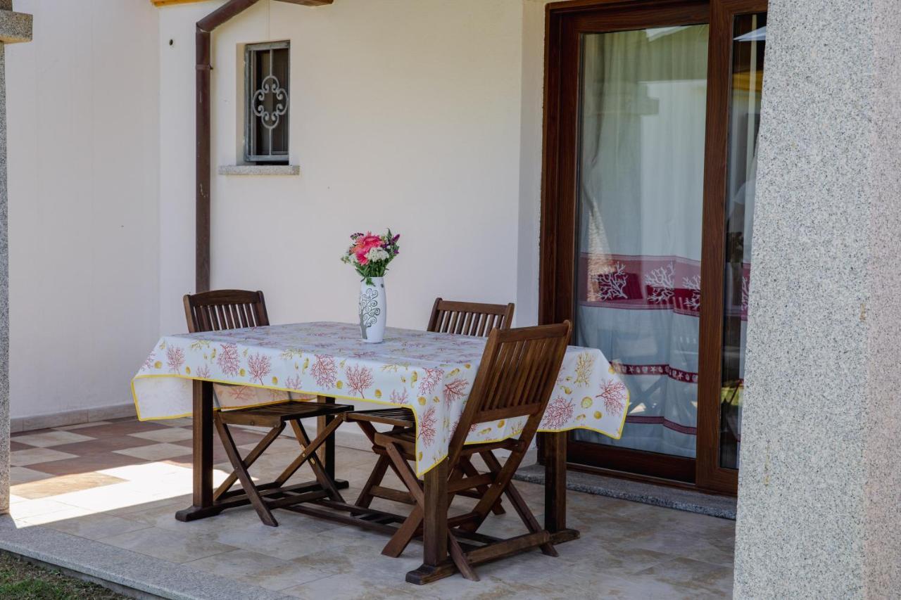 Le Residenze Di Baia Sant'Anna Tanaunella Exterior foto