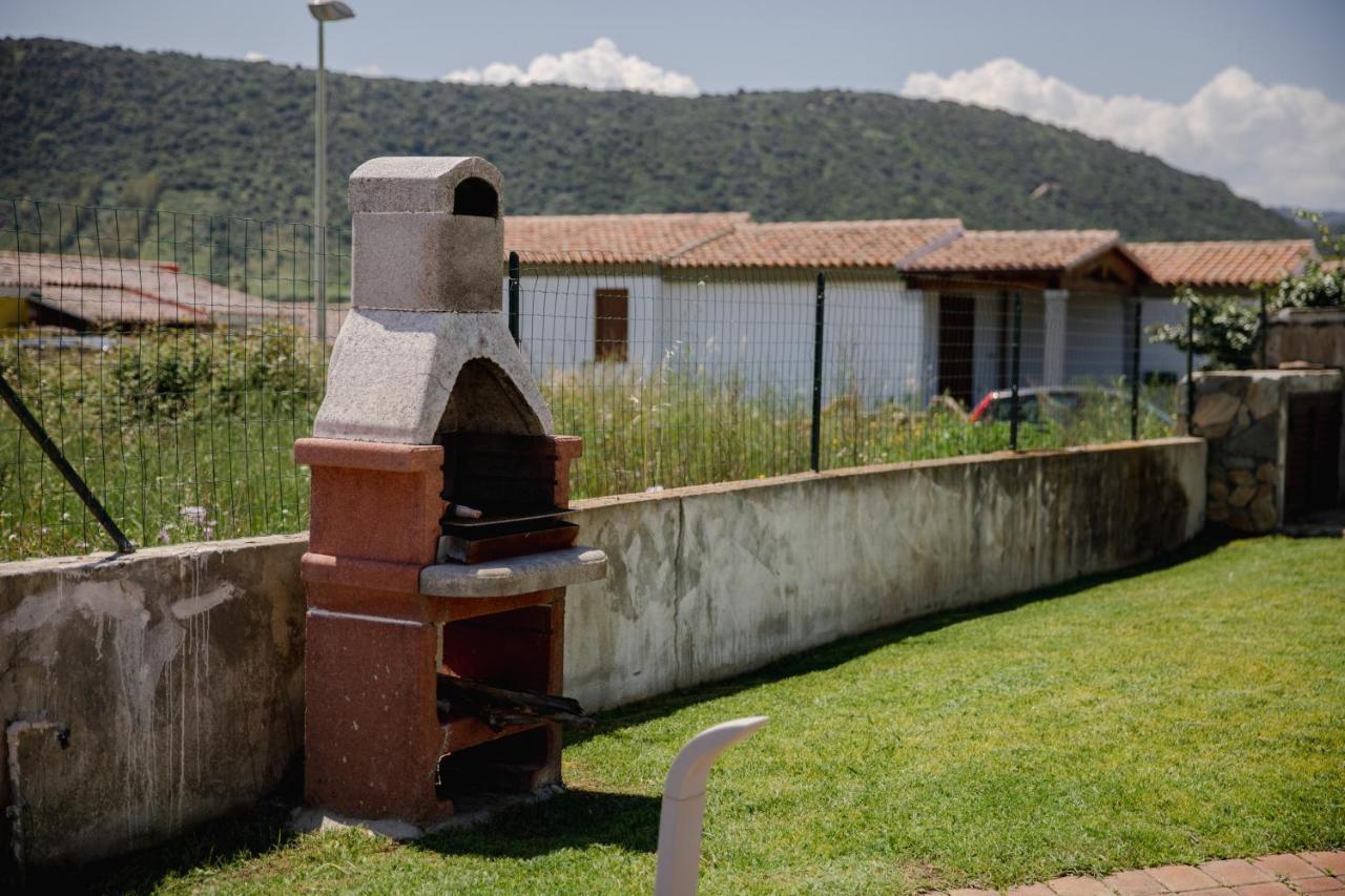 Le Residenze Di Baia Sant'Anna Tanaunella Exterior foto