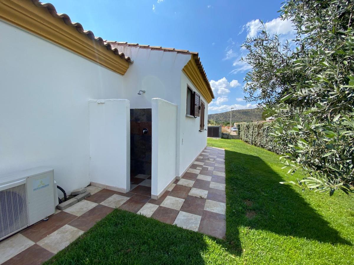 Le Residenze Di Baia Sant'Anna Tanaunella Exterior foto